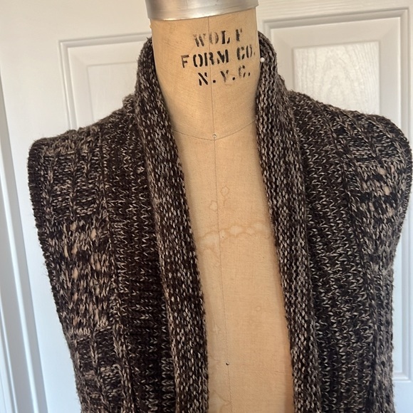 Maurices brown sweater vest. Size M - Picture 3 of 9